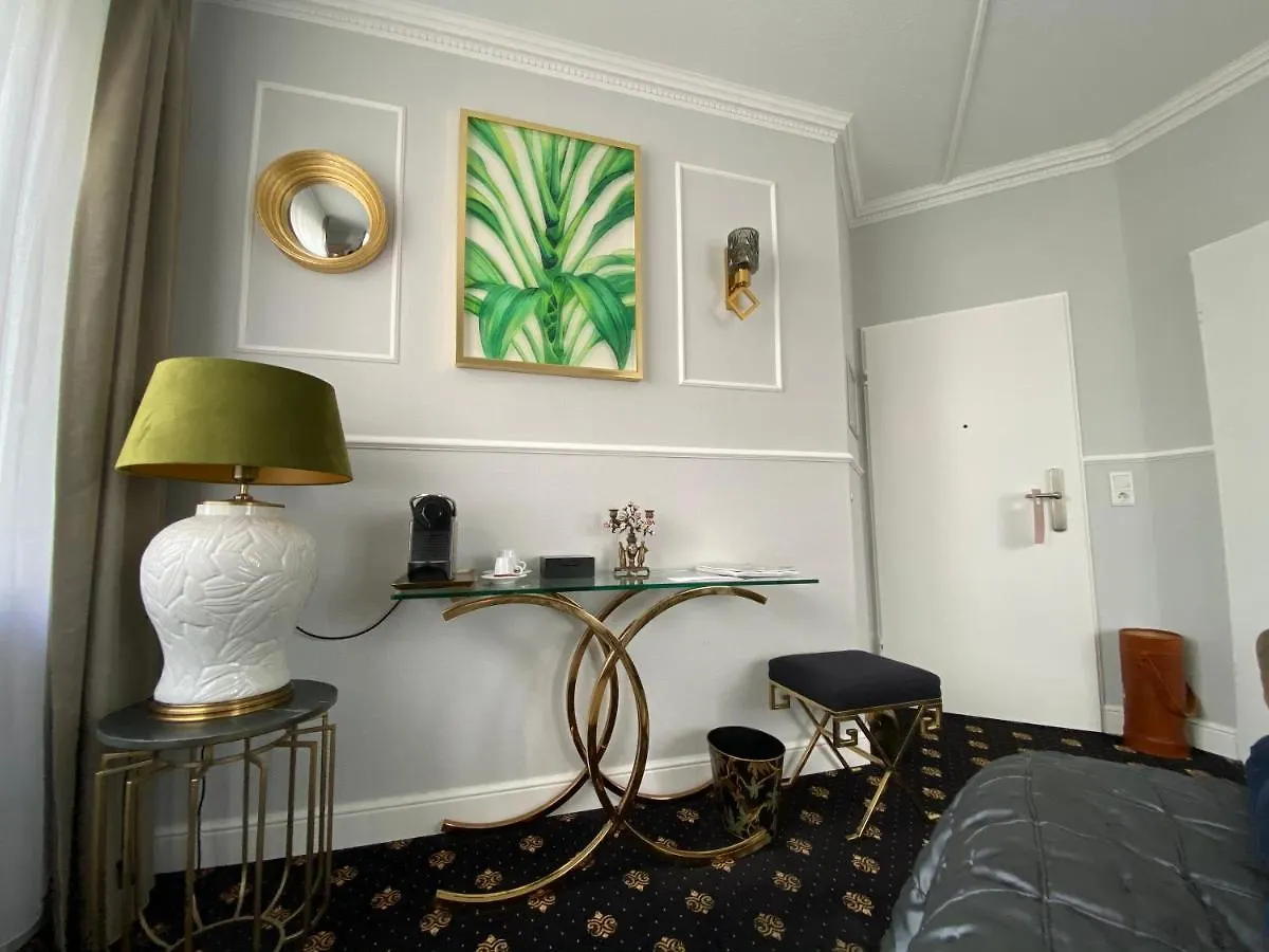 Boutique Hotel Villa Sarah Düsseldorf 4*,  Almanya