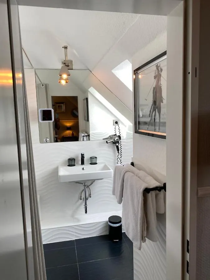 ****  Boutique Hotel Villa Sarah Düsseldorf Almanya